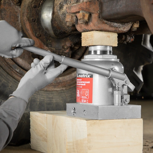 Домкрат гидравлический бутылочный, 50 т, высота подъема 240-370 мм Matrix по ценам производителя в Челябинске с доставкой по всей России