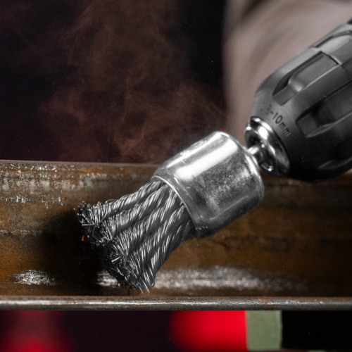 Щетка для дрели, 30 мм, "чашка" со шпилькой, крученая металлическая проволока Matrix по ценам производителя в Челябинске с доставкой по всей России