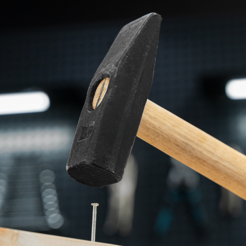 Молоток слесарный, 1000 г, квадратный боек, деревянная рукоятка по ценам производителя в Челябинске с доставкой по всей России