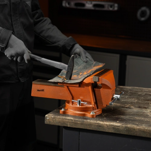 Тиски слесарные, 200 мм, поворотные, с наковальней Sparta по ценам производителя в Челябинске с доставкой по всей России