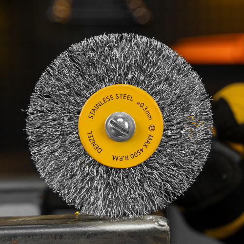 Набор щеток для дрели, 5 Плоских 25-38-50-63-75 мм, шпилька, нерж. вит. проволока Denzel по ценам производителя в Челябинске с доставкой по всей России