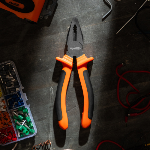 Плоскогубцы комбинированные Comfort, 180 мм, шлифованные, двухкомпонентные рукоятки Sparta по ценам производителя в Челябинске с доставкой по всей России