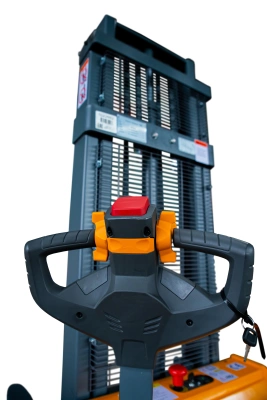 Штабелер самоходный 1,5 т 1,6 м XILIN CDD15R-EN 24/105 В/Ач с раздвижными вилами по ценам производителя в Челябинске с доставкой по всей России