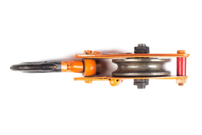 Блок монтажный однорольный с  крюком TOR 1 т с откидной щекой по ценам производителя в Челябинске с доставкой по всей России