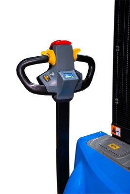 Штабелер самоходный 1,5 т 2,0 м TOR WS15H-2000SC PRO 24/105 В/Ач контр. скорости подъема по ценам производителя в Челябинске с доставкой по всей России