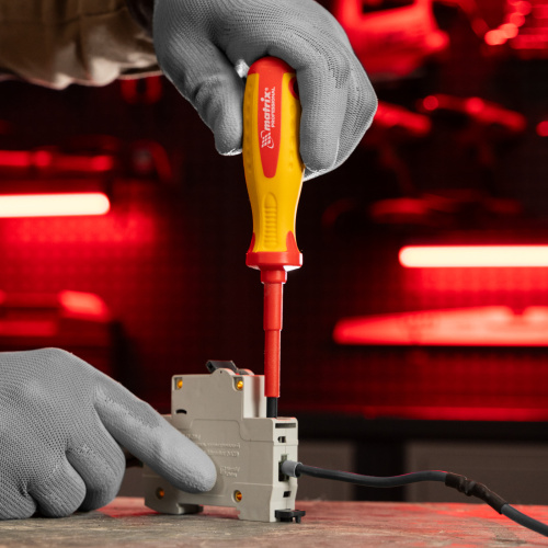 Отвертка Insulated, PH1 x 75 мм, CrMo, до 1000 В, двухкомпонентная рукоятка Matrix Professional по ценам производителя в Челябинске с доставкой по всей России