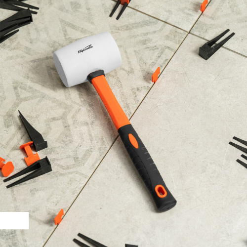 Киянка резиновая, 450 г, белая резина, фибергласовая рукоятка Sparta по ценам производителя в Челябинске с доставкой по всей России