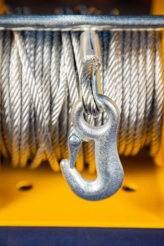 Лебедка ручная барабанная с тросом  500кг   40м с храповым механизмом TOR JHW по ценам производителя в Челябинске с доставкой по всей России