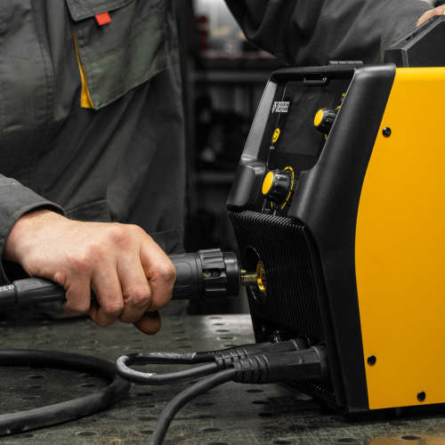 Аппарат инвертор. полуавтомат. cварки IMIG-185SDR, 180 А, ПВ 60%, катушка 5 кг Denzel по ценам производителя в Челябинске с доставкой по всей России