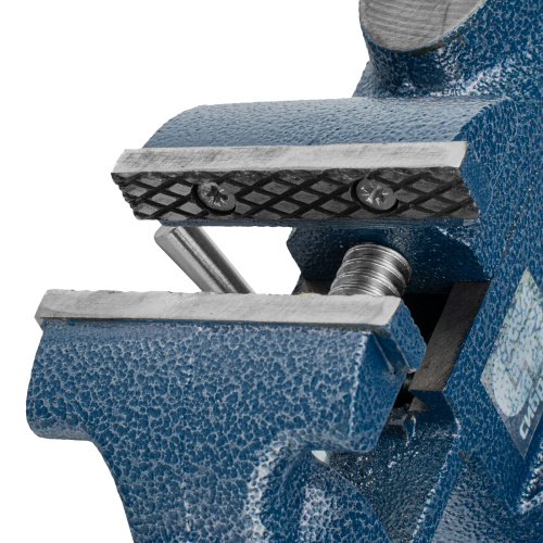 Тиски слесарные, настольные, поворотные, ширина рабочих губок 65 мм, наковальня Сибртех по ценам производителя в Челябинске с доставкой по всей России