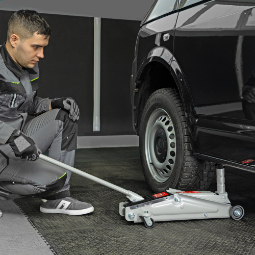 Домкрат гидравлический подкатной, 3 т, высота подъема 150-530 мм Matrix по ценам производителя в Челябинске с доставкой по всей России