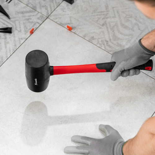 Киянка резиновая, 910 г, черная резина, фибергласовая рукоятка Matrix по ценам производителя в Челябинске с доставкой по всей России