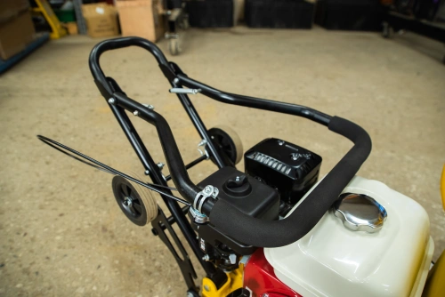 Виброплита 85 кг, 13кН (Honda) бак, коврик, колесный комплект TOR T-80 по ценам производителя в Челябинске с доставкой по всей России