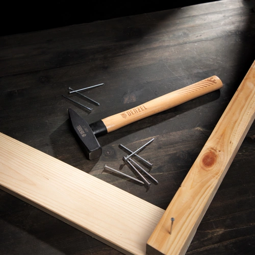 Молоток слесарный, 600 г, кованый квадратный боек, буковая рукоятка Denzel по ценам производителя в Челябинске с доставкой по всей России