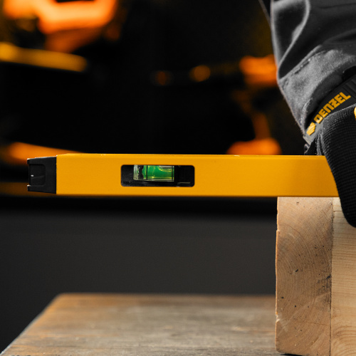 Уровень алюминиевый, магнит, фрезерованный, 3 глазка (1 зеркал.) 0,5 мм/м, 600 мм Denzel по ценам производителя в Челябинске с доставкой по всей России