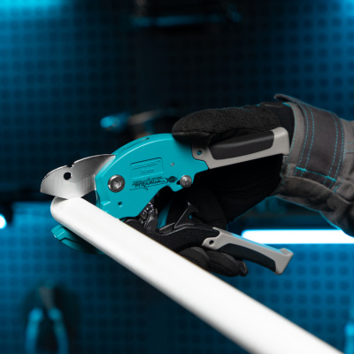 Ножницы для резки изделий из ПВХ, D до 36 мм, двухкомпонентные рукоятки, рабочий стол для плоских изделий Gross по ценам производителя в Челябинске с доставкой по всей России