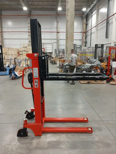 Штабелер гидравлический 1,5 т 2,0 м TOR CTY-EH с раздвижными вилами по ценам производителя в Челябинске с доставкой по всей России