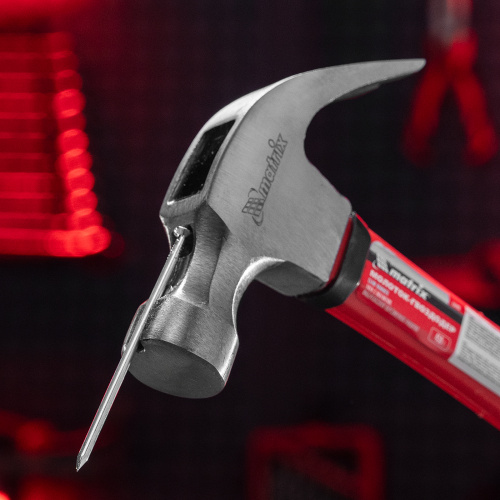 Молоток-гвоздодер, 450 г, боек c магнитом, фибергласовая обрезиненная рукоятка Matrix по ценам производителя в Челябинске с доставкой по всей России