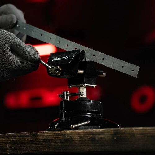 Тиски настольные, резиновая вакуумная присоска, шарнирный механизм, ширина рабочих губок 70 мм Matrix по ценам производителя в Челябинске с доставкой по всей России