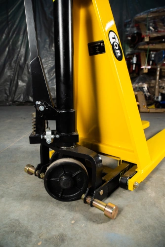 Тележка гидравлическая с ножничным подъемом 1500 кг 1150 мм полиуретановые колеса TOR HLS1500Q (Z) по ценам производителя в Челябинске с доставкой по всей России