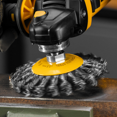 Щетка для УШМ, 125 мм, "Тарелка", крученая нержавеющая проволока 0.5 мм, М14 Denzel по ценам производителя в Челябинске с доставкой по всей России