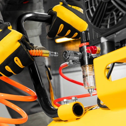 Компрессор безмасляный, малошумный DLS 3300/100, 3300 Вт,3x1100, 100 л, 570 л/мин ,блок управления Denzel по ценам производителя в Челябинске с доставкой по всей России