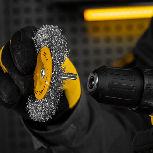 Щетка для дрели 100 мм, Плоская, со шпилькой, нержавеющая витая проволока Denzel по ценам производителя в Челябинске с доставкой по всей России